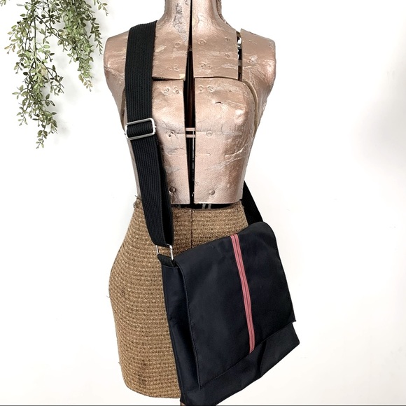Vintage Handbags - Vintage 90s 2000s Y2K Exhilaration Nylon Messenger Crossbody Bag